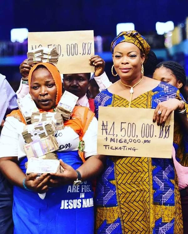 Prophet Jeremiah Omoto fufeyin blesses two retired prostitutes 2