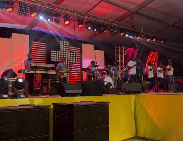 MTN Stands in Worship - Unforgettable Experience 