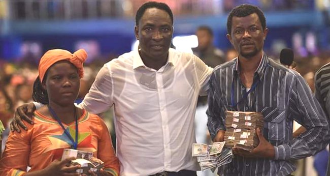 Prophet Jeremiah omoto Showers Money On Fellow Pastor