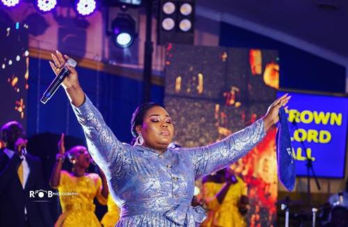 Ceccy Twum Delivers An Unforgettable Gold Worship Experience