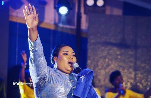 Ceccy Twum Delivers An Unforgettable Gold Worship Experience