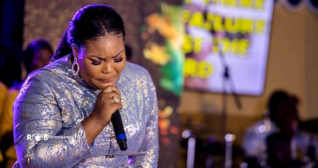 Ceccy Twum Delivers An Unforgettable Gold Worship Experience (Events)