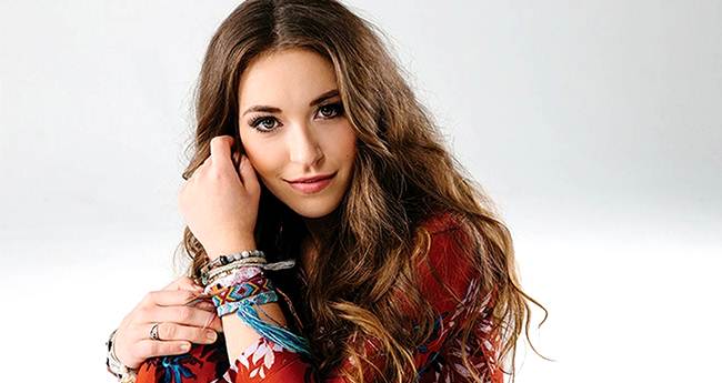 Lauren Daigle Meets with Children’s Hospital Patients