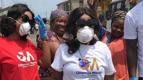 Ohemaa Mercy Gifts Hand Sanitizers To Market Women