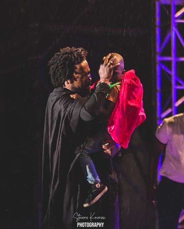 The Heavy Rainfall Could Not Stop Sonnie Badu From His Live Concert In Abidjan (Ivory Coast)