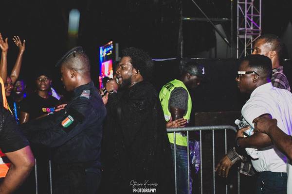 The Heavy Rainfall Could Not Stop Sonnie Badu From His Live Concert In Abidjan (Ivory Coast)