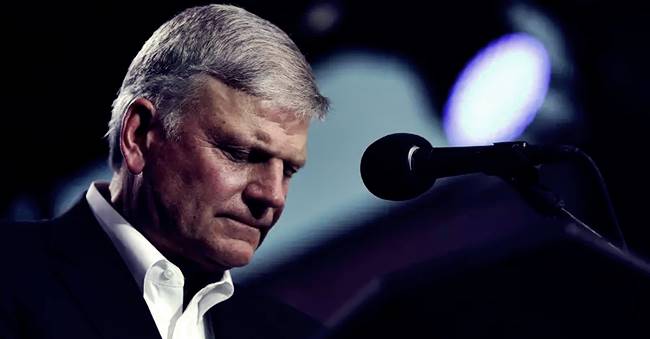 700 People Give Their Lives to Christ During Franklin Graham's 'God Loves You' U.K. Tour