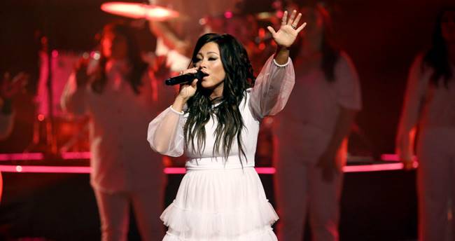 Kari Jobe Says Getting Alone With God Helps Fight The ‘Noise Of The World,’ Talks Power of Worship