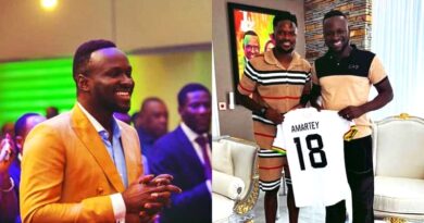 Daniel Amartey Gifts Pastor Elvis Agyemang Of Alpha Hour Fame His Jersey