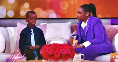 Jennifer Hudson Sings ‘Walk With Me, Lord’ Duet With Viral Kid Reporter